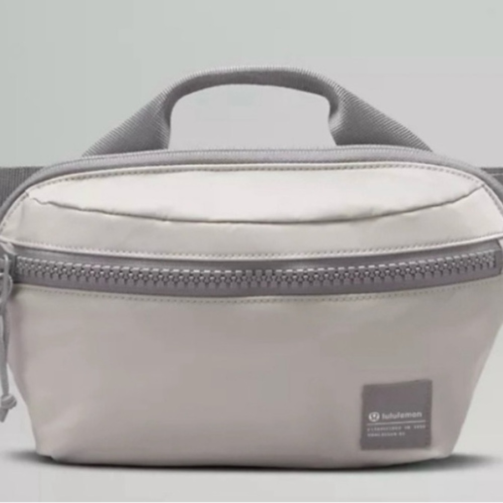 lululemon All Day Essentials Belt Bag - NWT
2.5L Silver Drop/Asphalt Grey